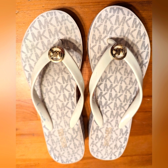 Michael Kors MK Bedford Platform Flip Flops - Grey Letters on White, Size 6M - Picture 2 of 7